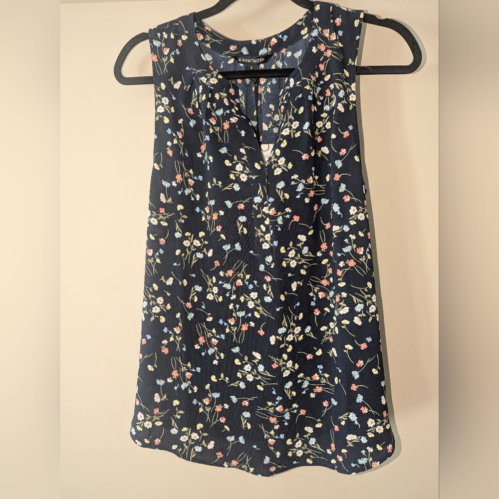 41 Hawthorn Floral Top. Size Medium. NWT.
